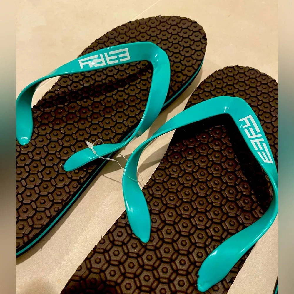 Effy 2 new sets of slippers. - Picture 2 of 3